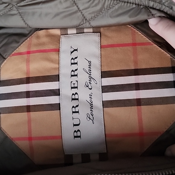 Burberry London Oversized Quilted Rain Jacket - Picture 2 of 16